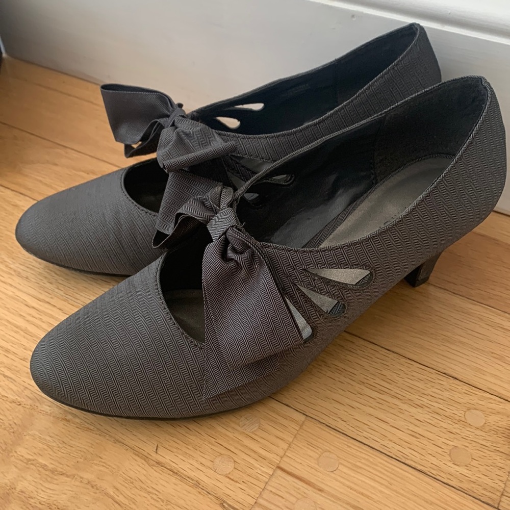 Size 8 1/2 grey heels with bow and cutout detail
